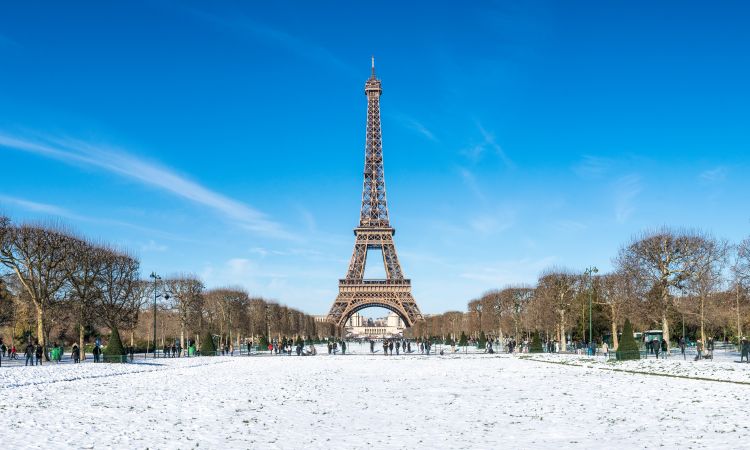 Paris in Winter vs Summer: When to Visit?